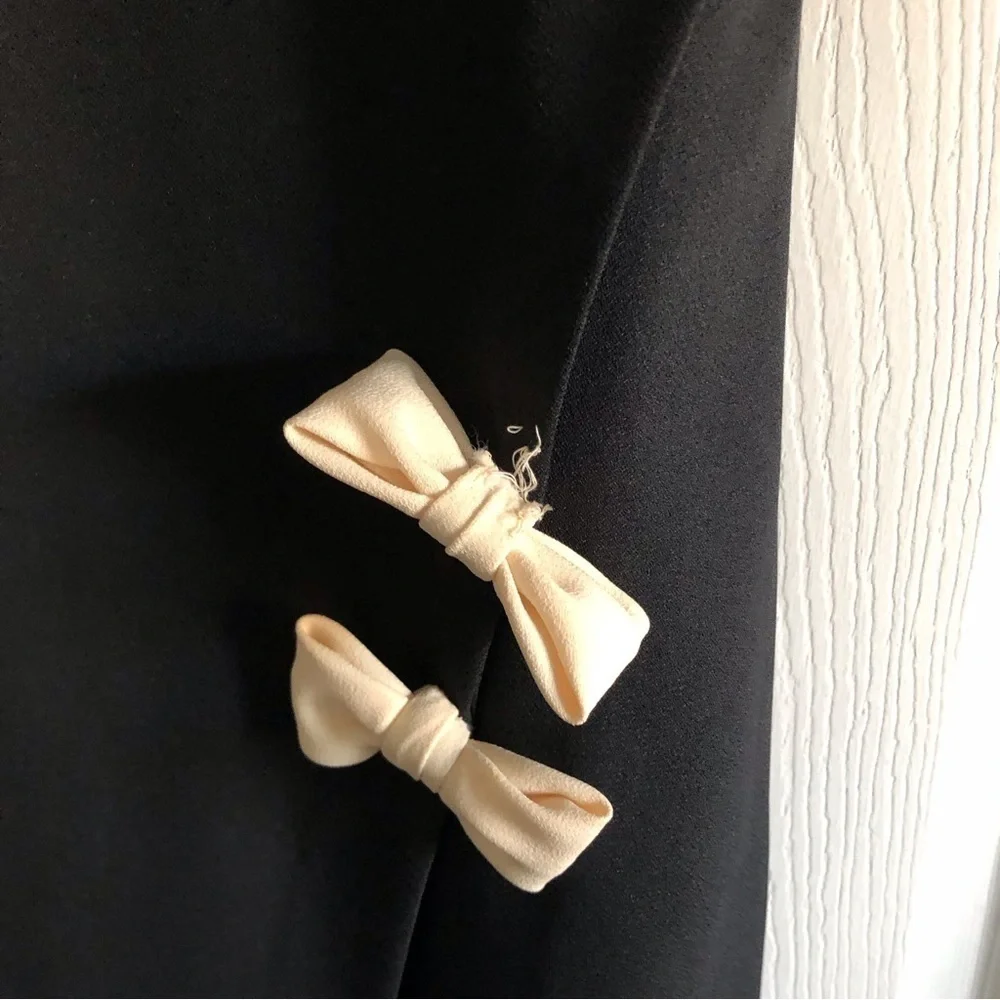 Vintage Leslie Fay black dress with bow detailing in size 12